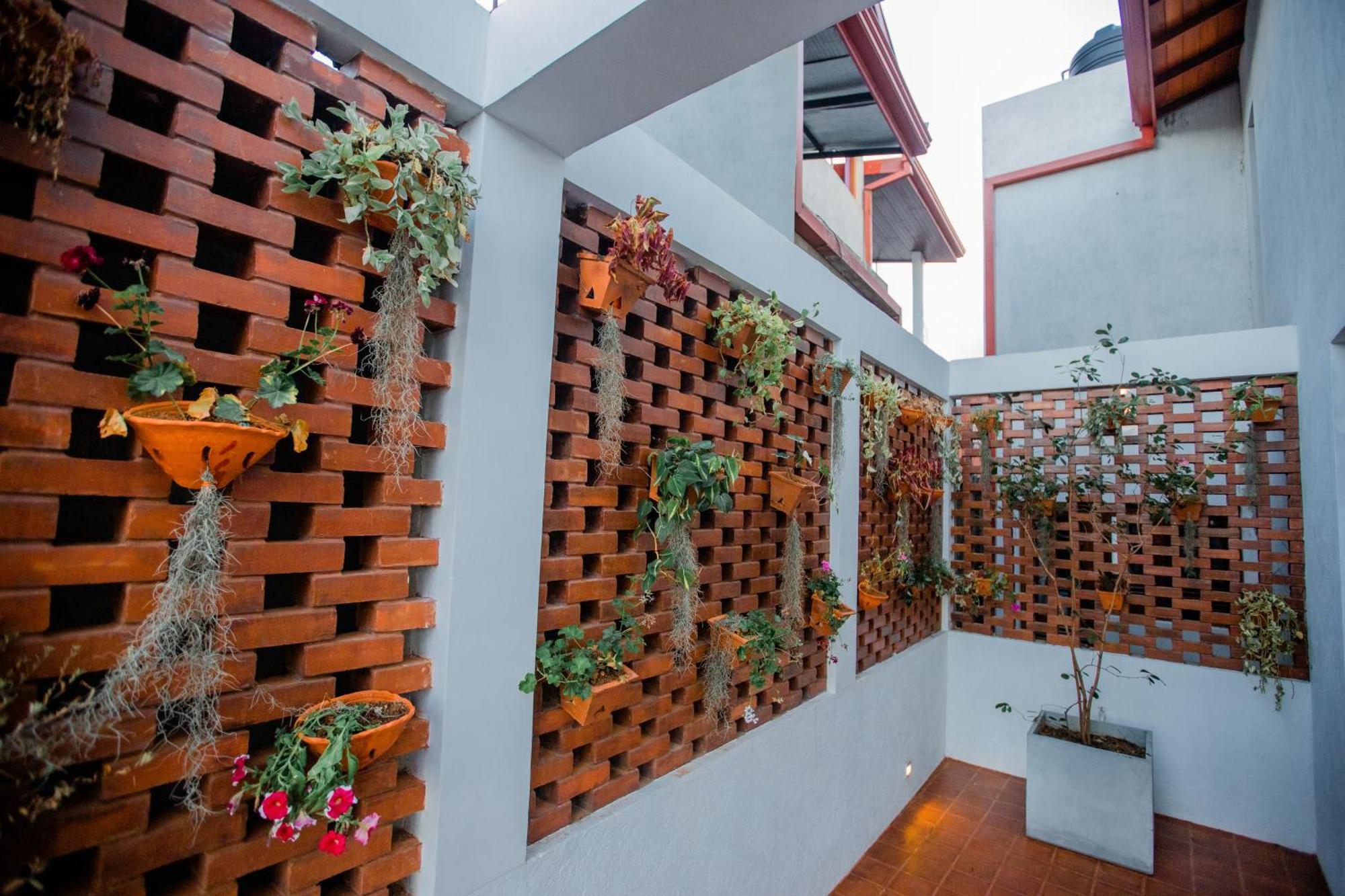 Golden Shower Inn Kandy Exterior foto