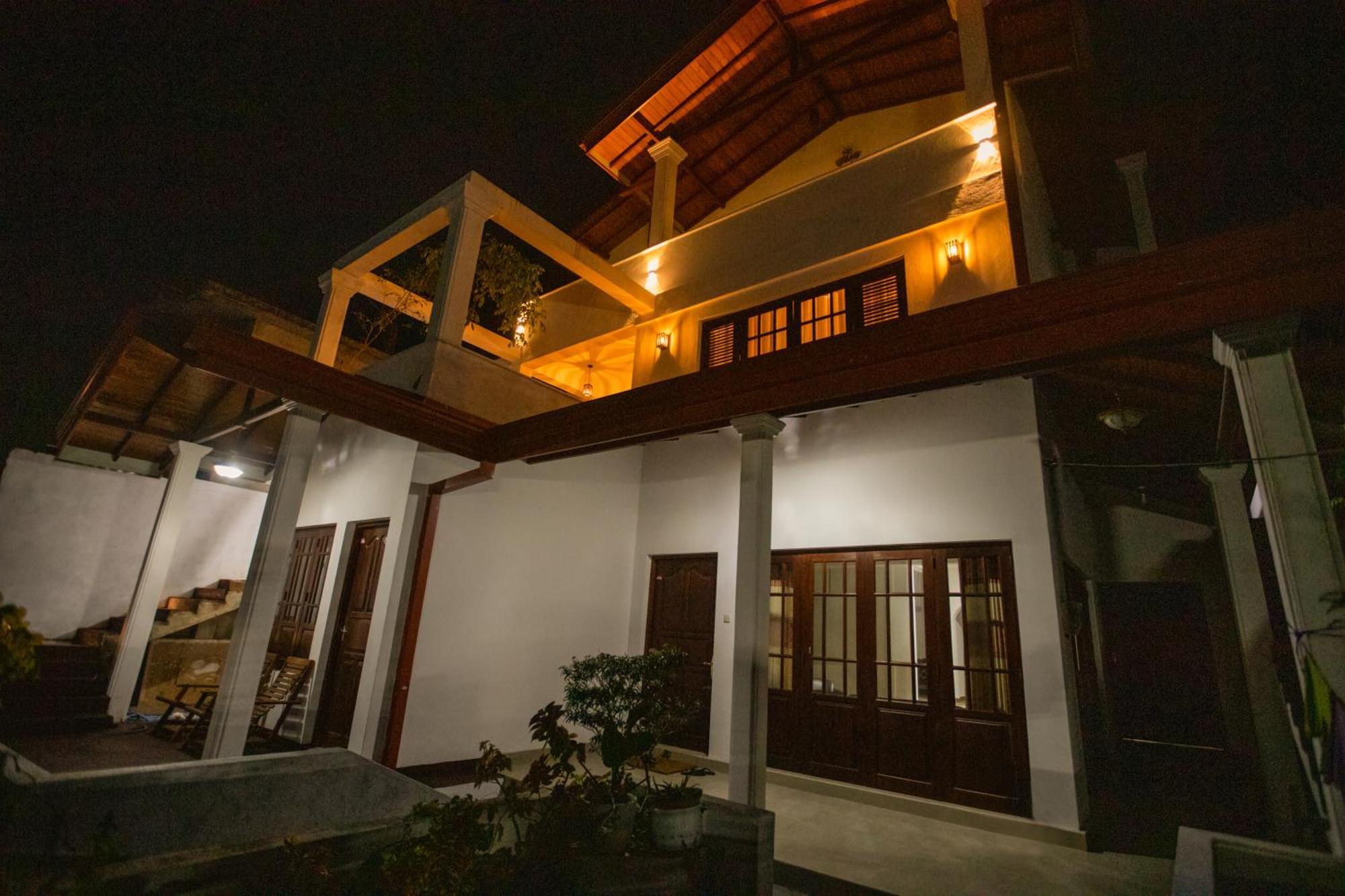 Golden Shower Inn Kandy Exterior foto