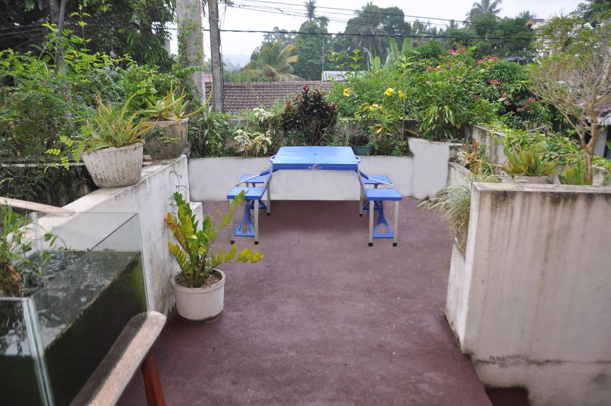 Golden Shower Inn Kandy Exterior foto