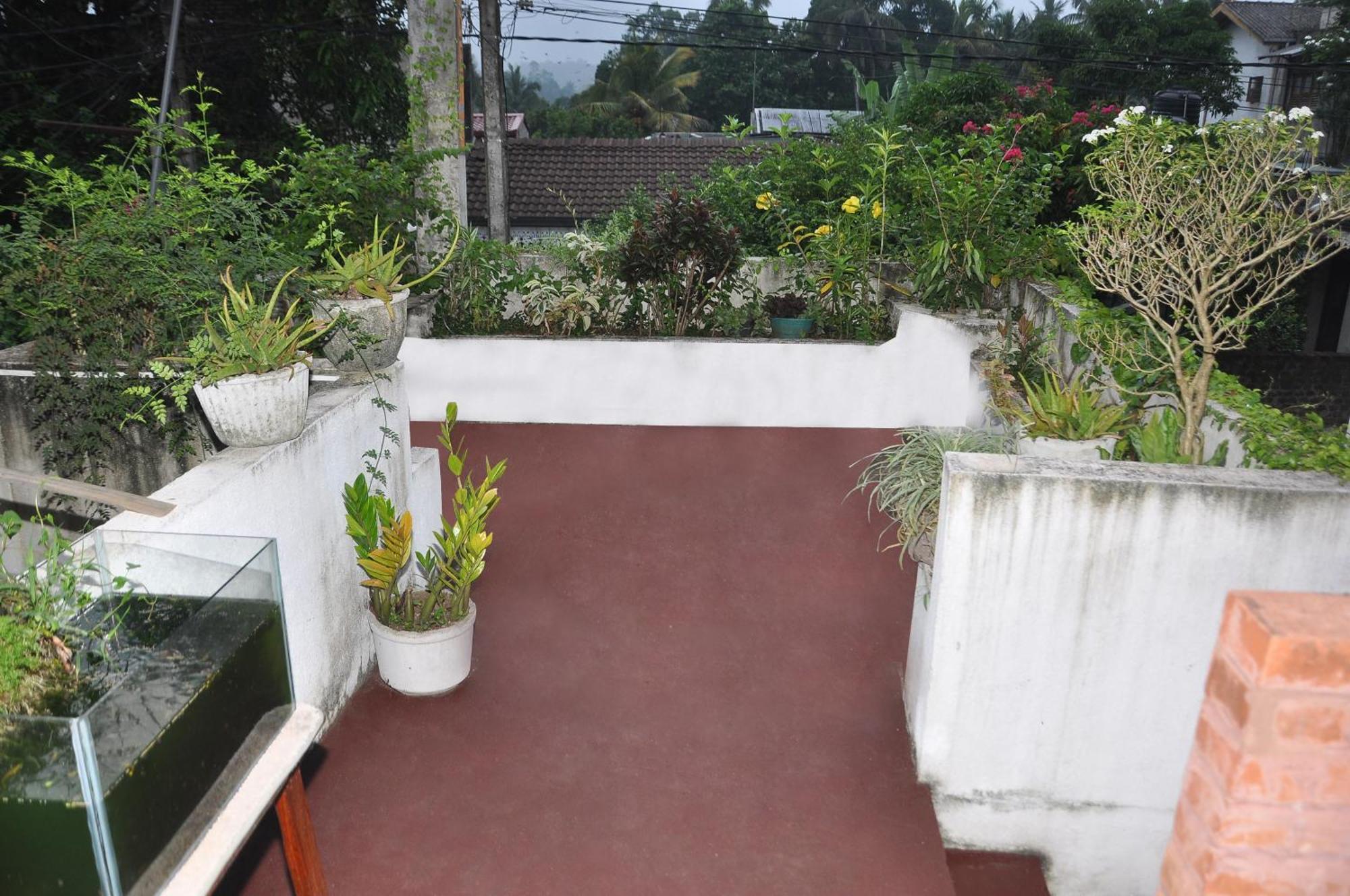 Golden Shower Inn Kandy Exterior foto